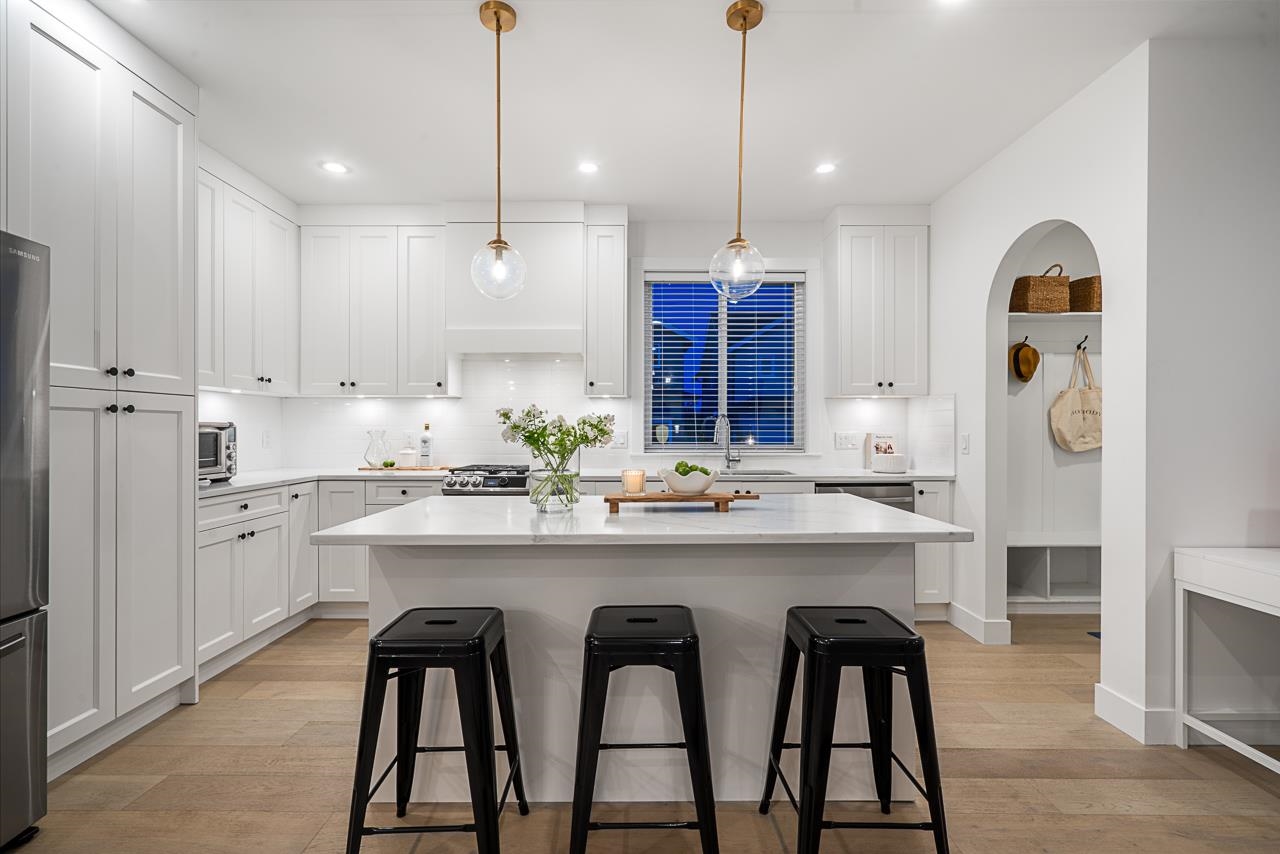 21a Avenue, Surrey, BC V3Z 0M3