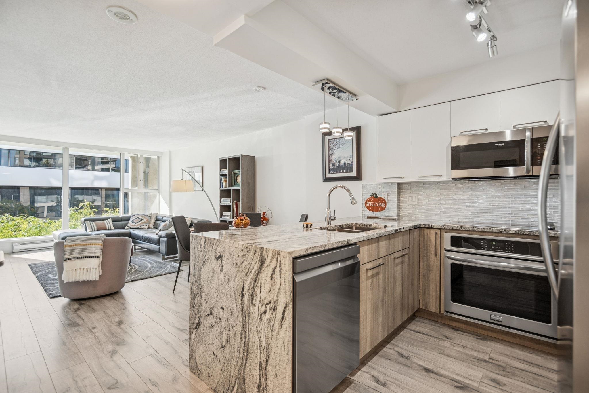 1633 West 8th Avenue #205, Vancouver, BC V6J 5H7