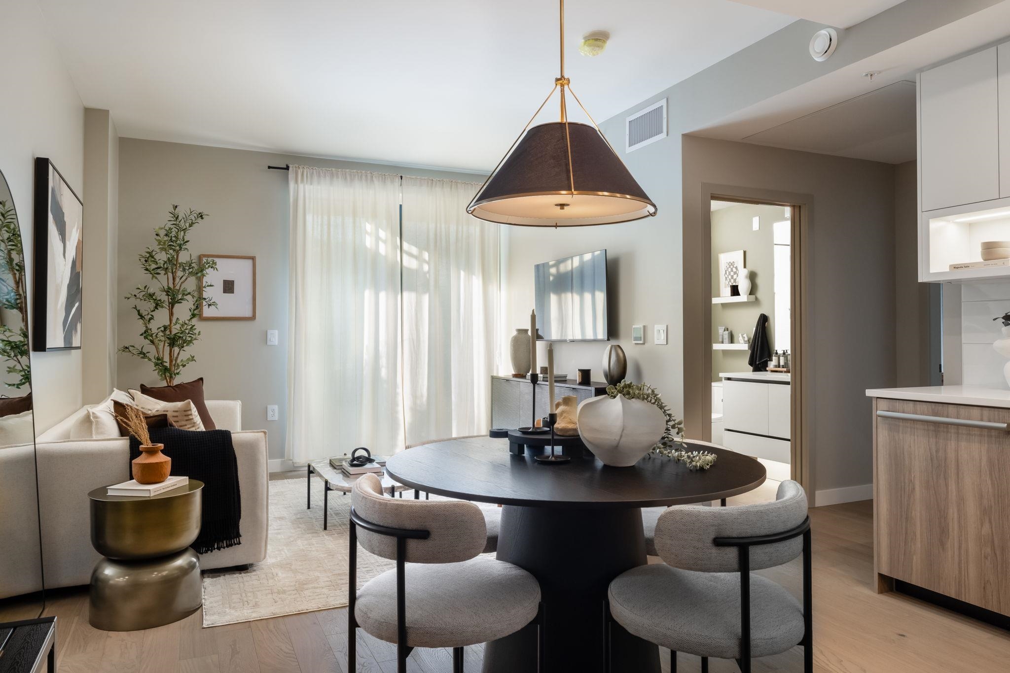 8398 Oak Street #204, Vancouver, BC V6P 4A9