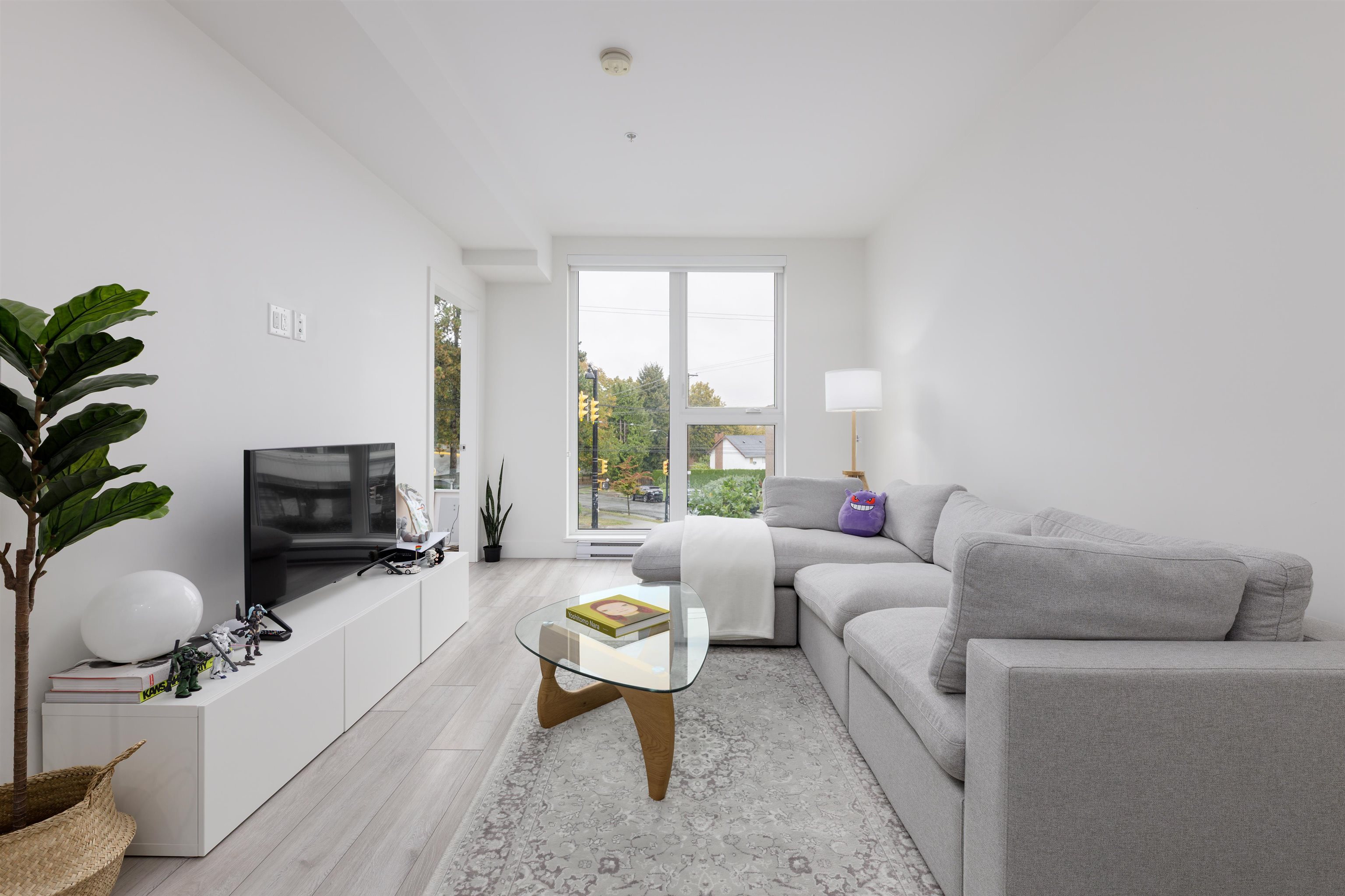 979 East 19th Avenue #204, Vancouver, BC V5V 1K8