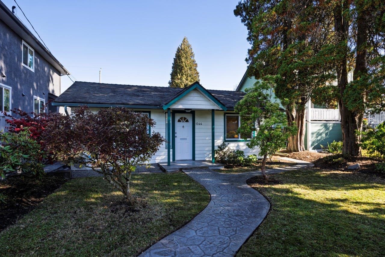 1544 Sutherland Avenue, North Vancouver, BC V7L 4B5