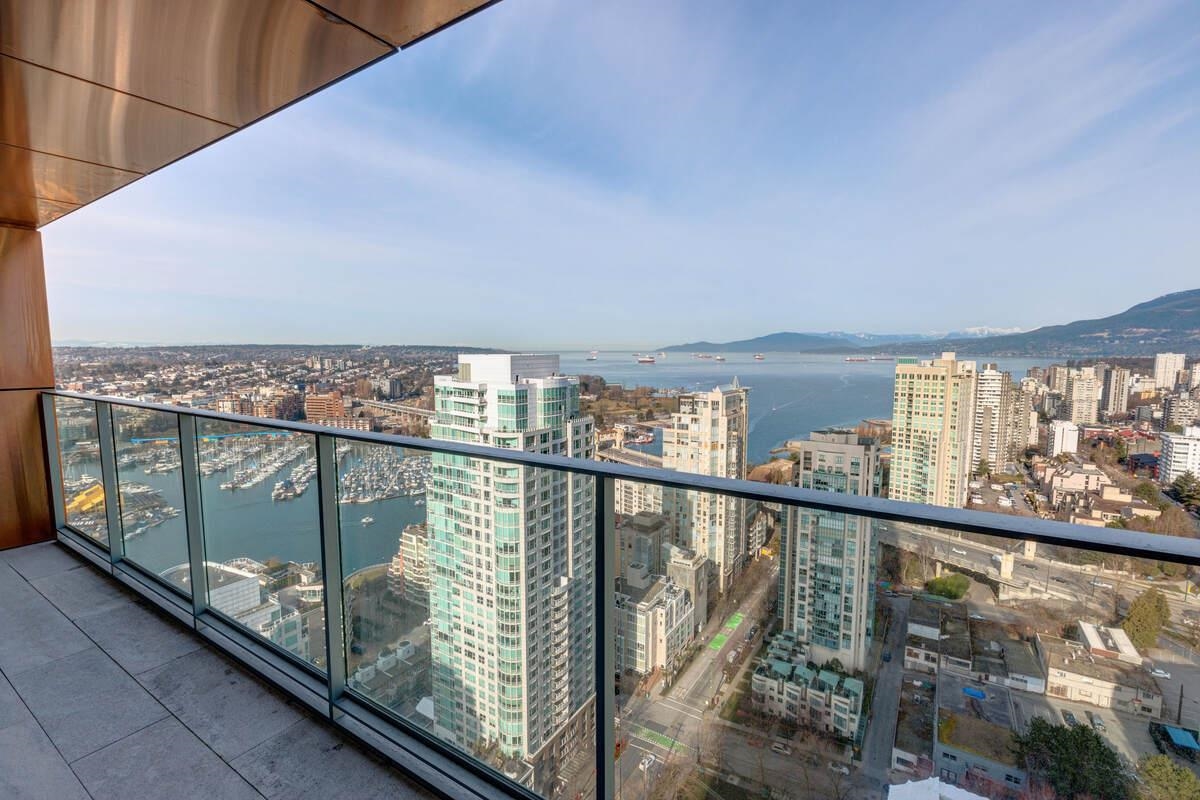 1480 Howe Street #3703, Vancouver, BC V6Z 0G5