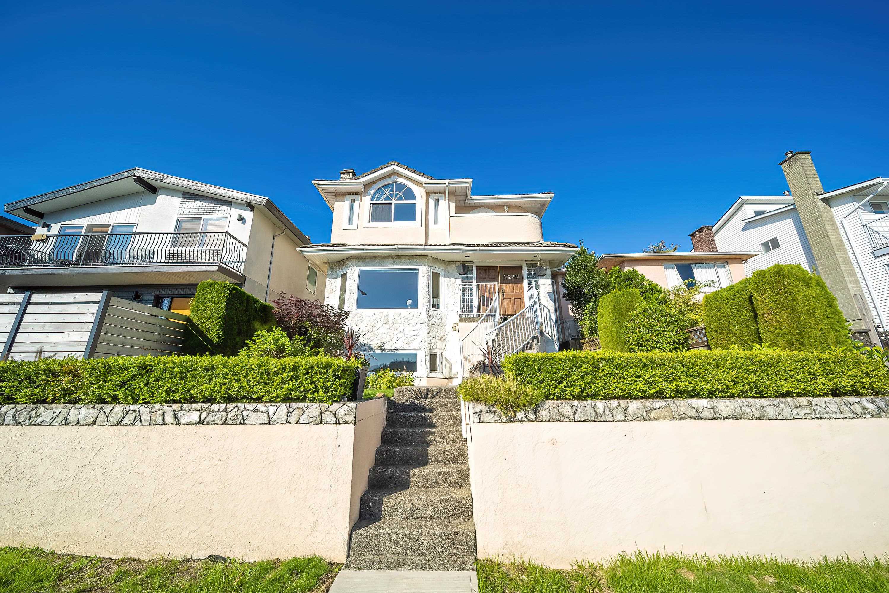 125 North Warwick Avenue, Burnaby, BC V5B 1K8