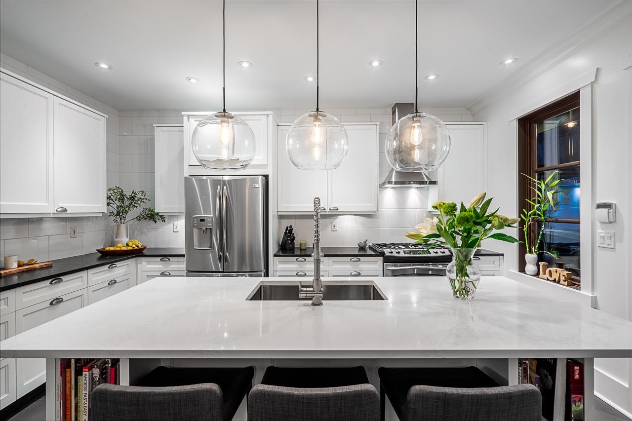 3394 Mahon Avenue, North Vancouver, BC V7N 3T6