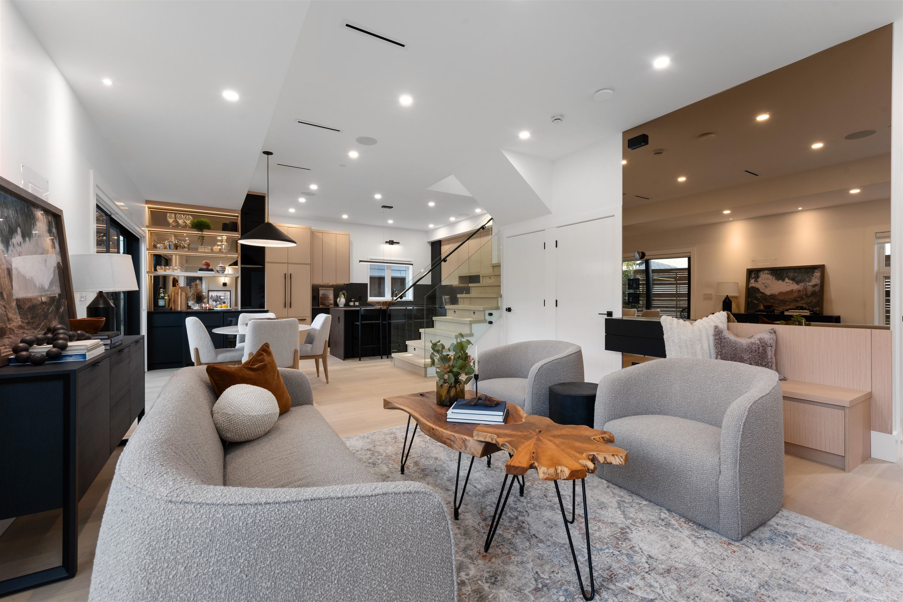 371 East 33rd Avenue #6, Vancouver, BC V5V 2Z8