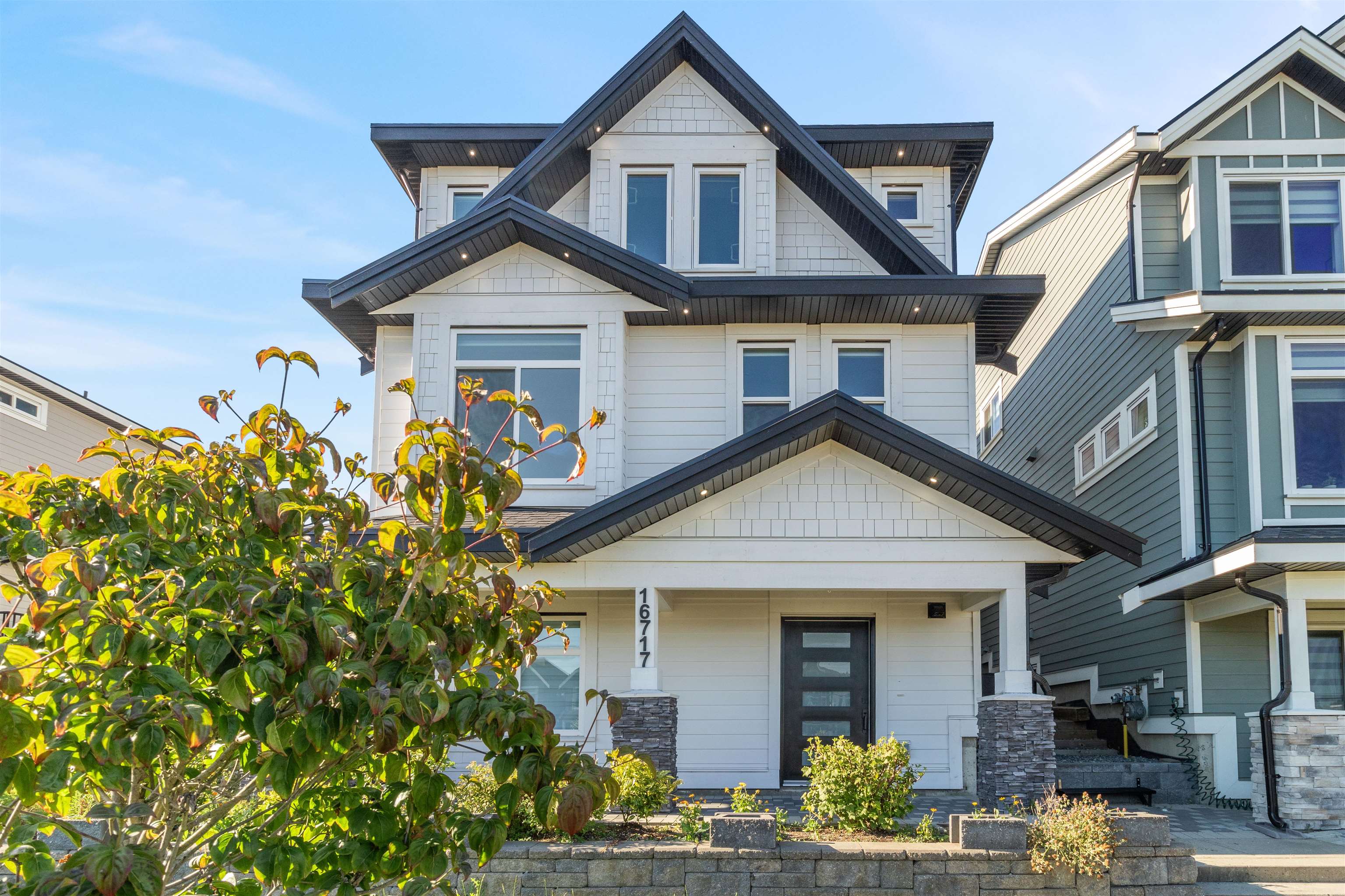 16 Avenue, Surrey, BC V3Z 0T3