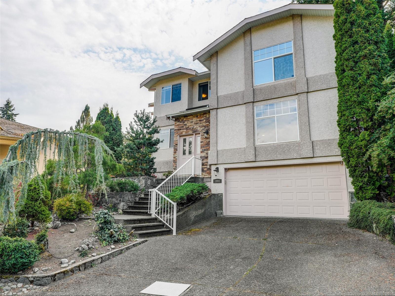 1993 Chalmers Crt, Victoria, BC V9B 6J2