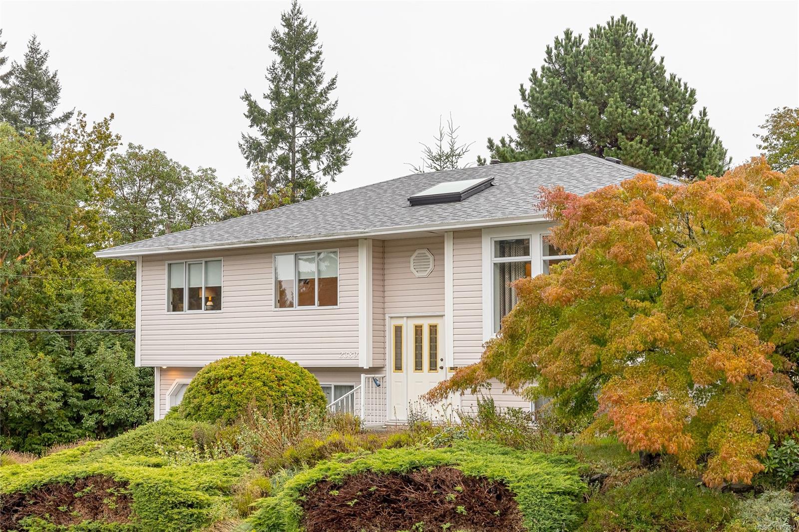 2389 Westhill Pl, Nanaimo, BC V9R 6M9