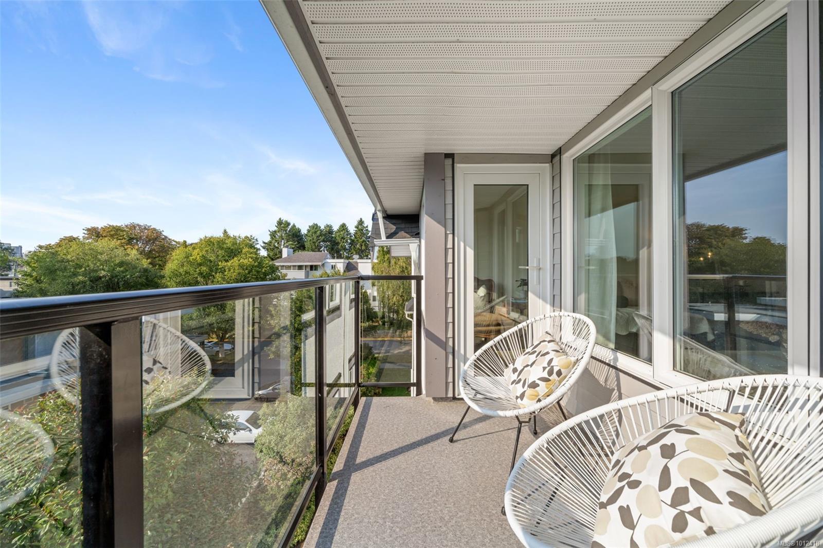 1121 Oscar St Apt 402, Victoria, BC V8V 2X3