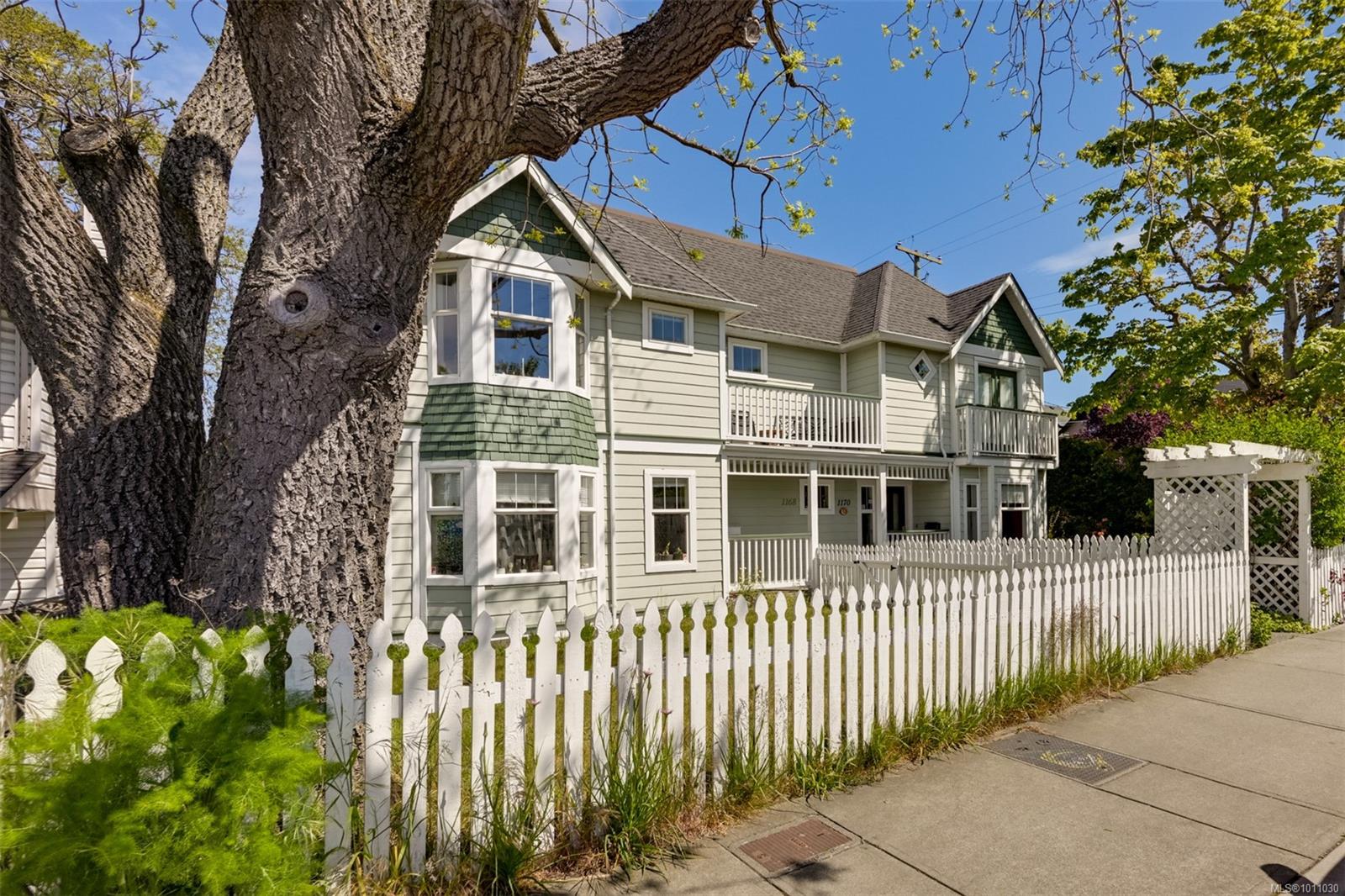 1168 Caledonia Ave, Victoria, BC V8T 1G1