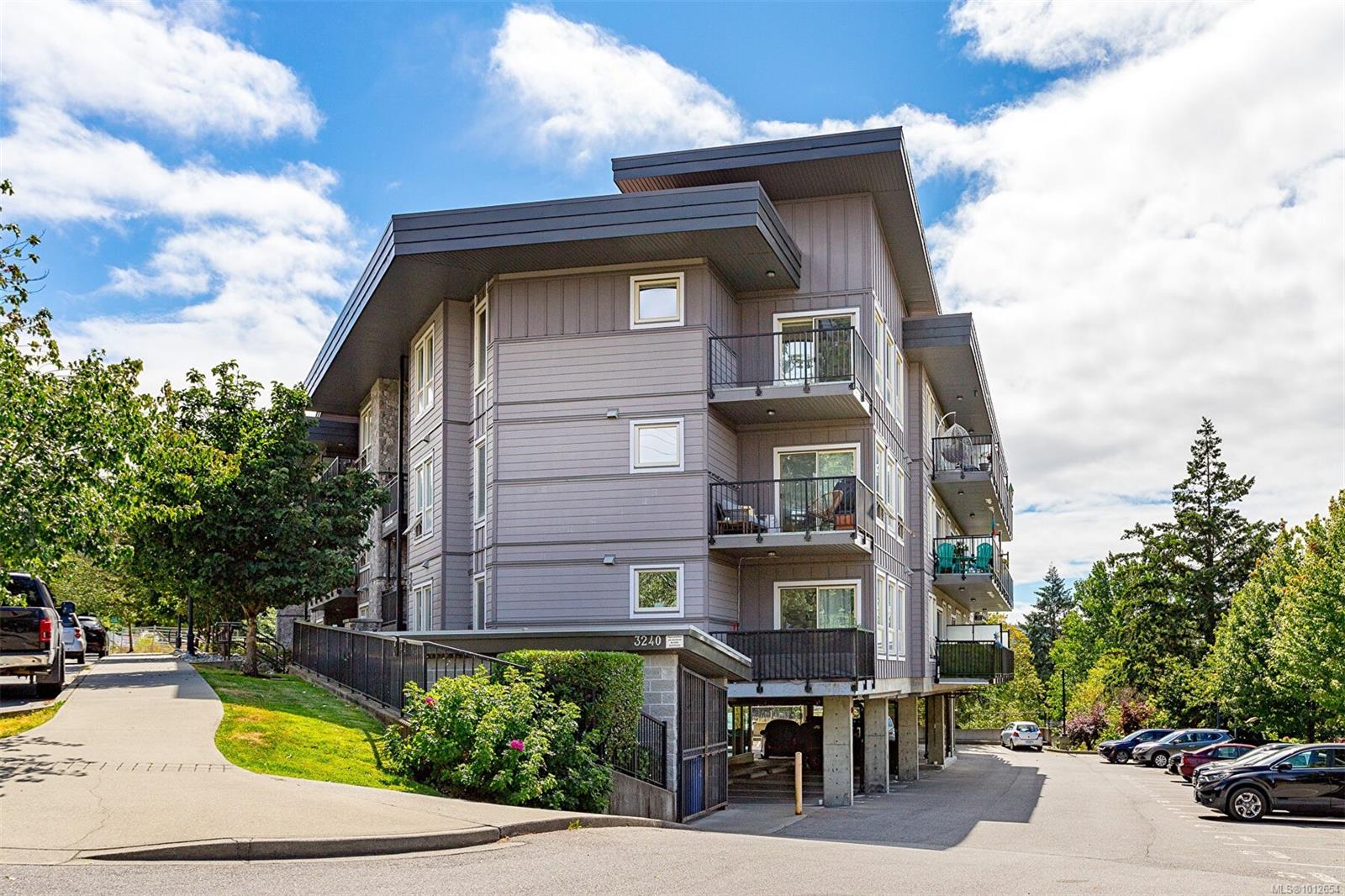 3240 Jacklin Rd Apt 311, Langford, BC V9C 3T6