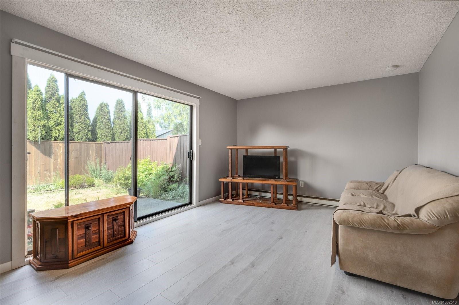 1195 Stuart Pl Apt 4, Ladysmith, BC V9G 1P4
