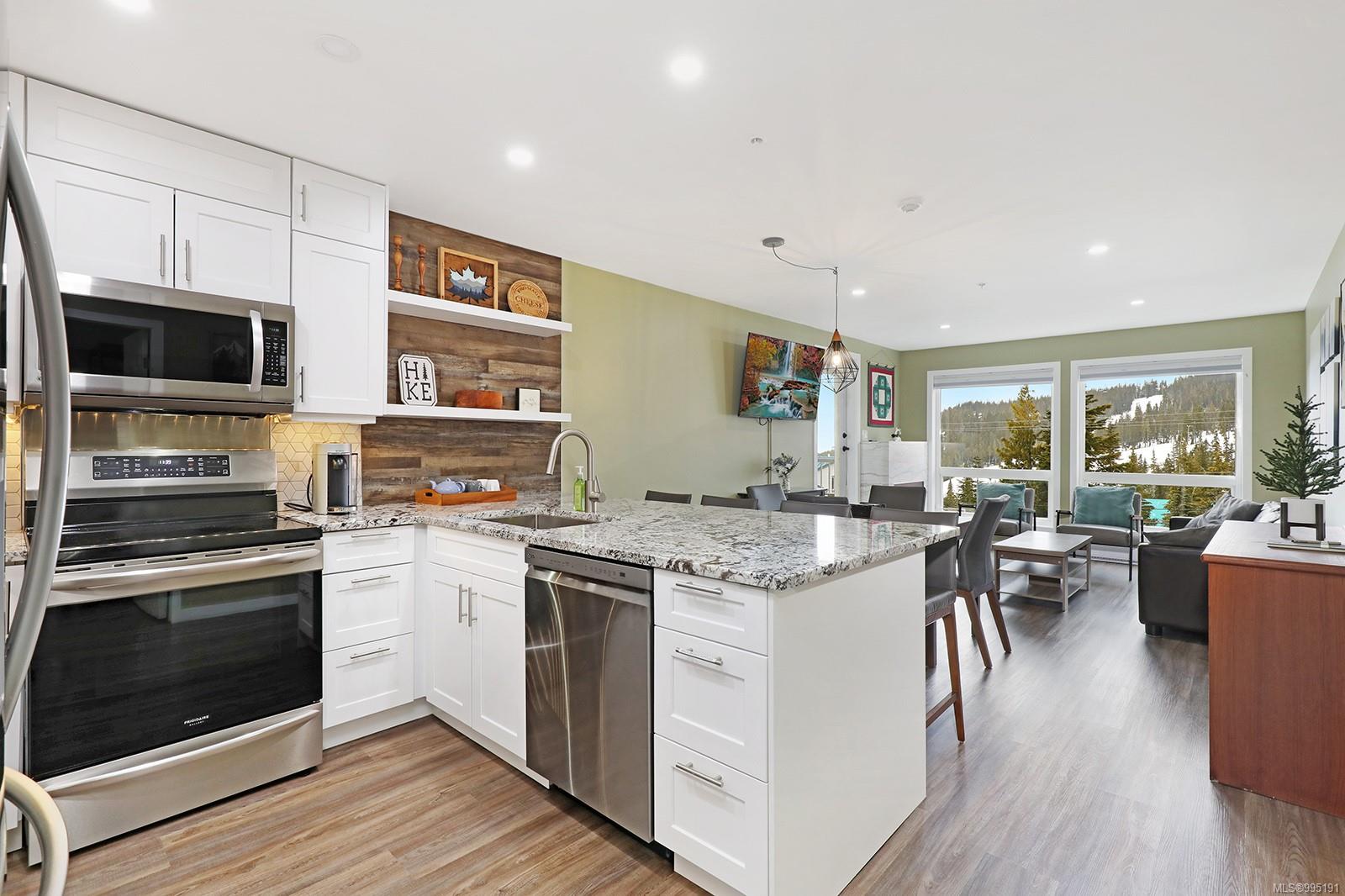 1201 Henry Rd Apt 506, Courtenay, BC V9J 1L0