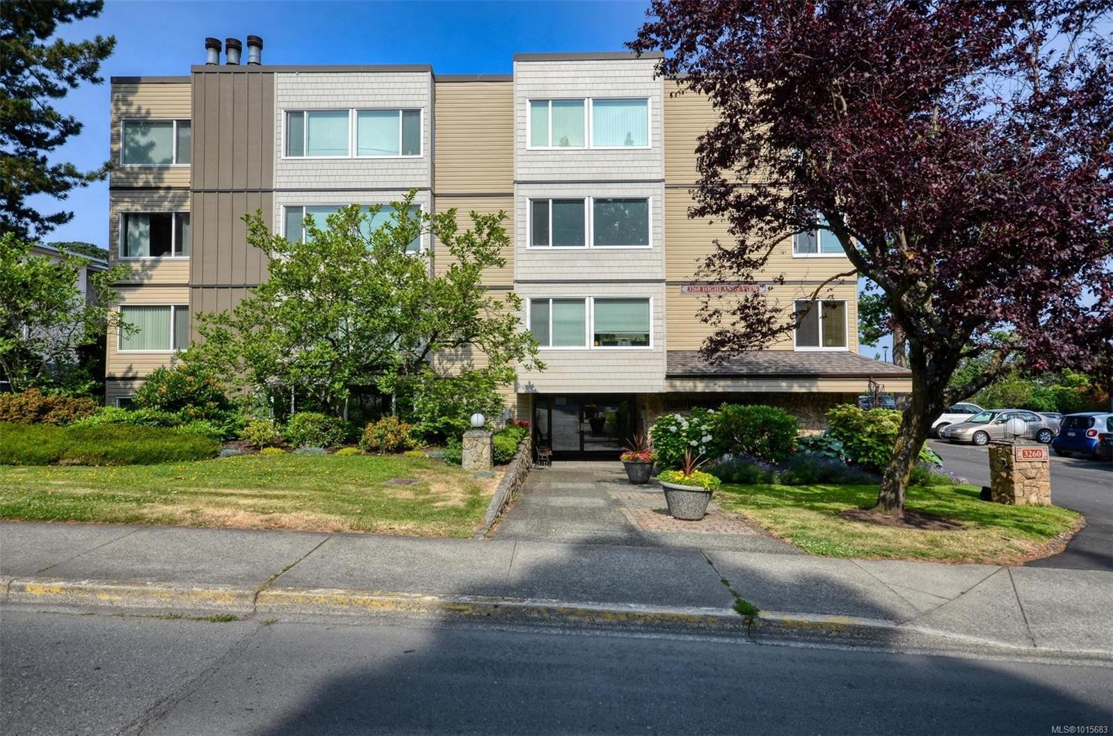 3260 Quadra St Apt 408, Saanich, BC V8X 1G2