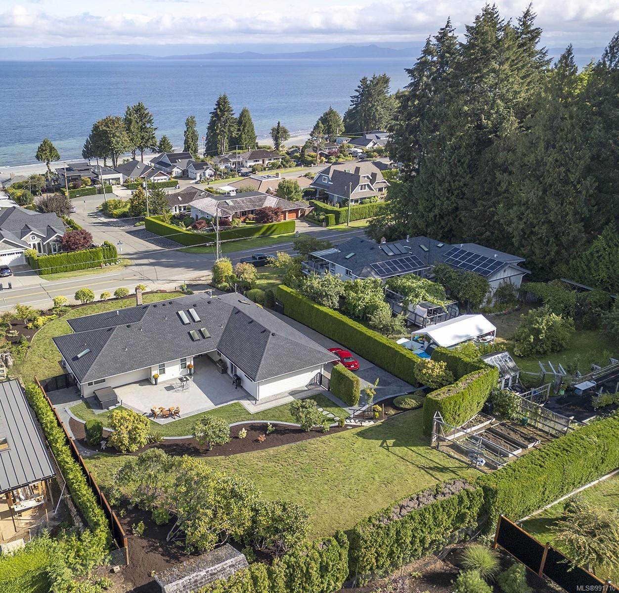 274 Crescent Rd W, Qualicum Beach, BC V9K 1J9