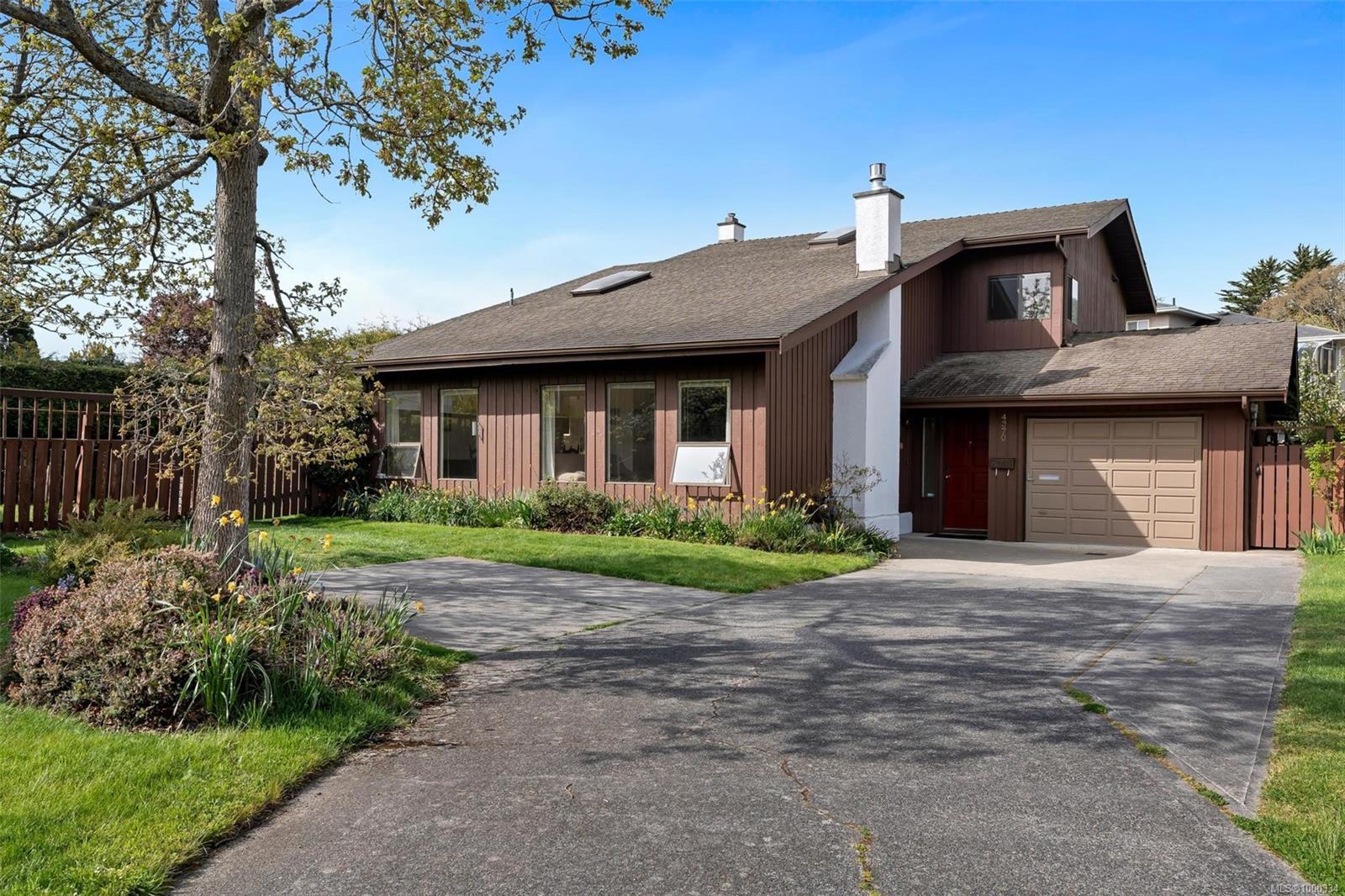 4370 Paramont Pl, Saanich, BC V8N 5V6