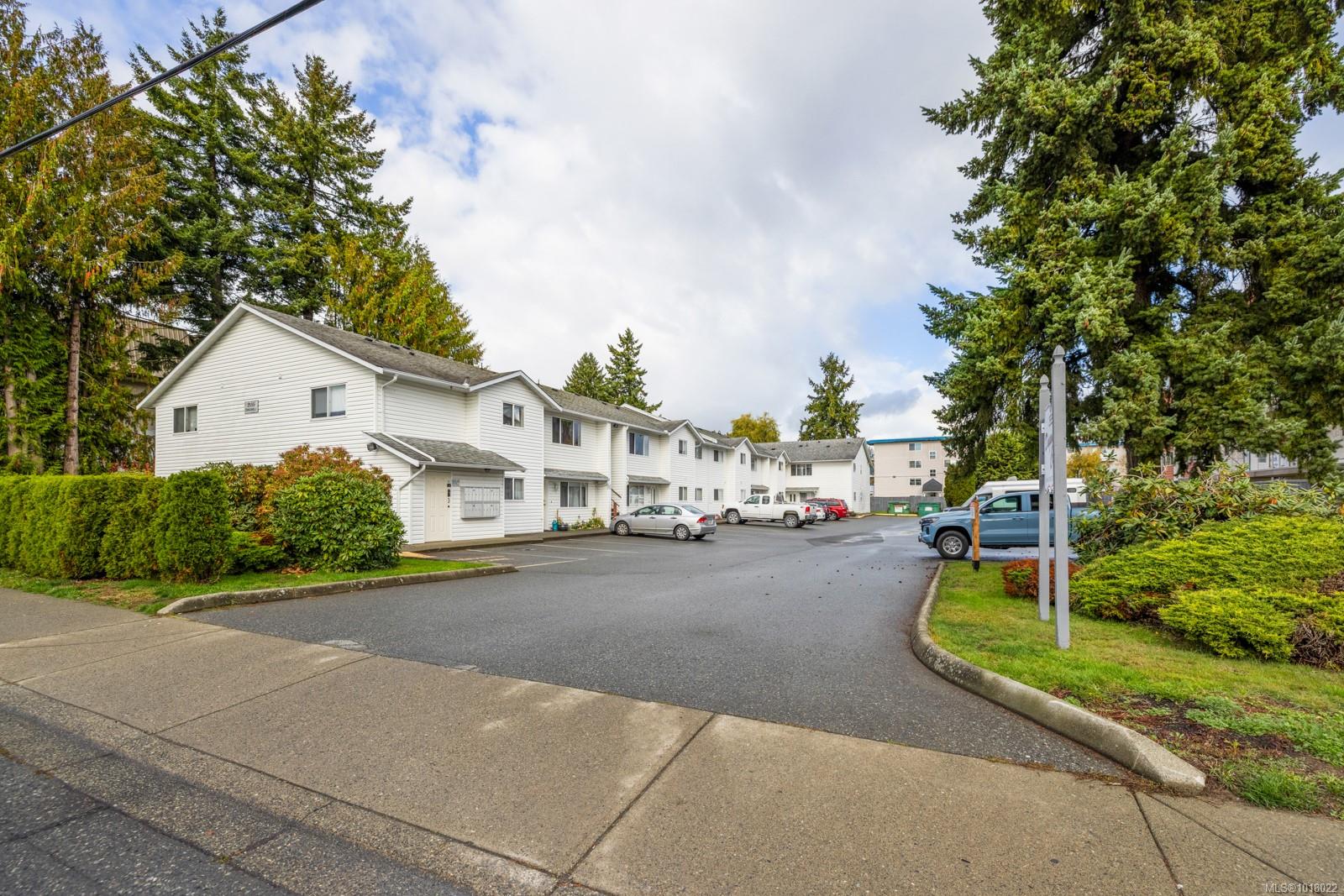 2555 Dingwall St Apt 104, Duncan, BC V9L 2Y8