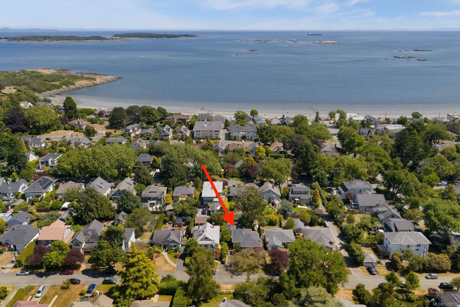 2571 Heron St, Oak Bay, BC V8R 5Z9