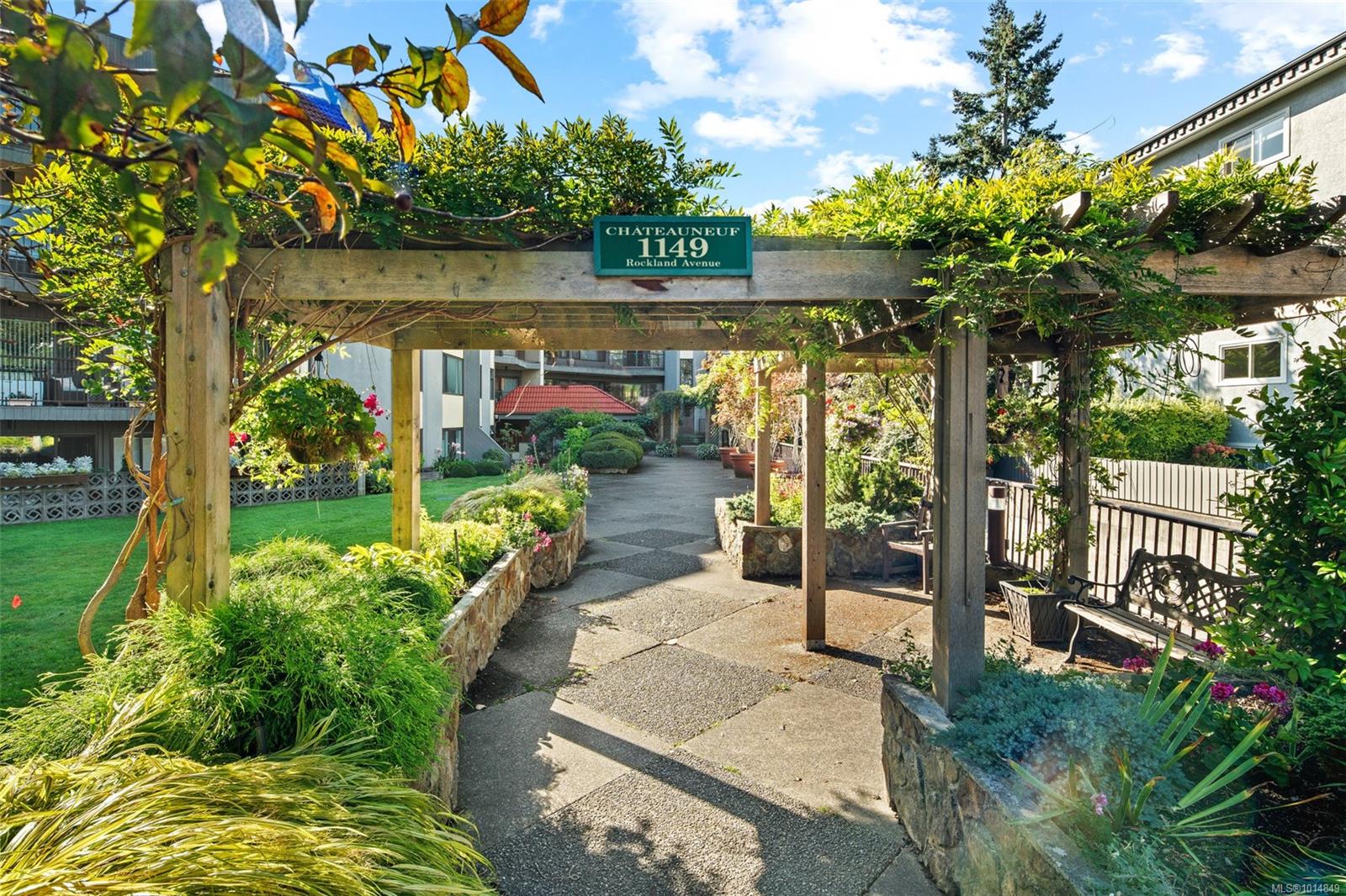 1149 Rockland Ave Apt 108, Victoria, BC V8V 4T5