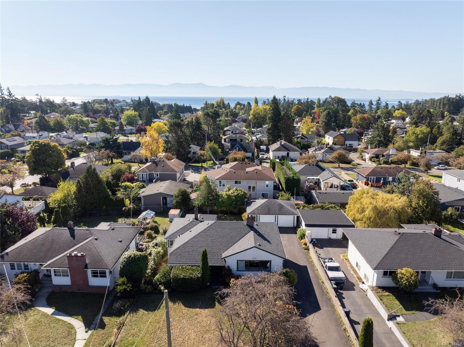 1131 Heald Ave, Esquimalt, BC V9A 5J7