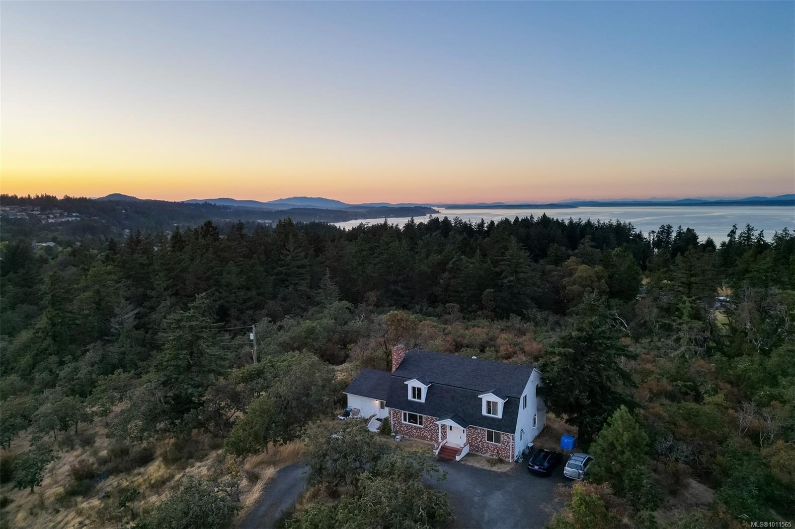 4589 Blenkinsop Rd, Saanich, BC V8X 2C7
