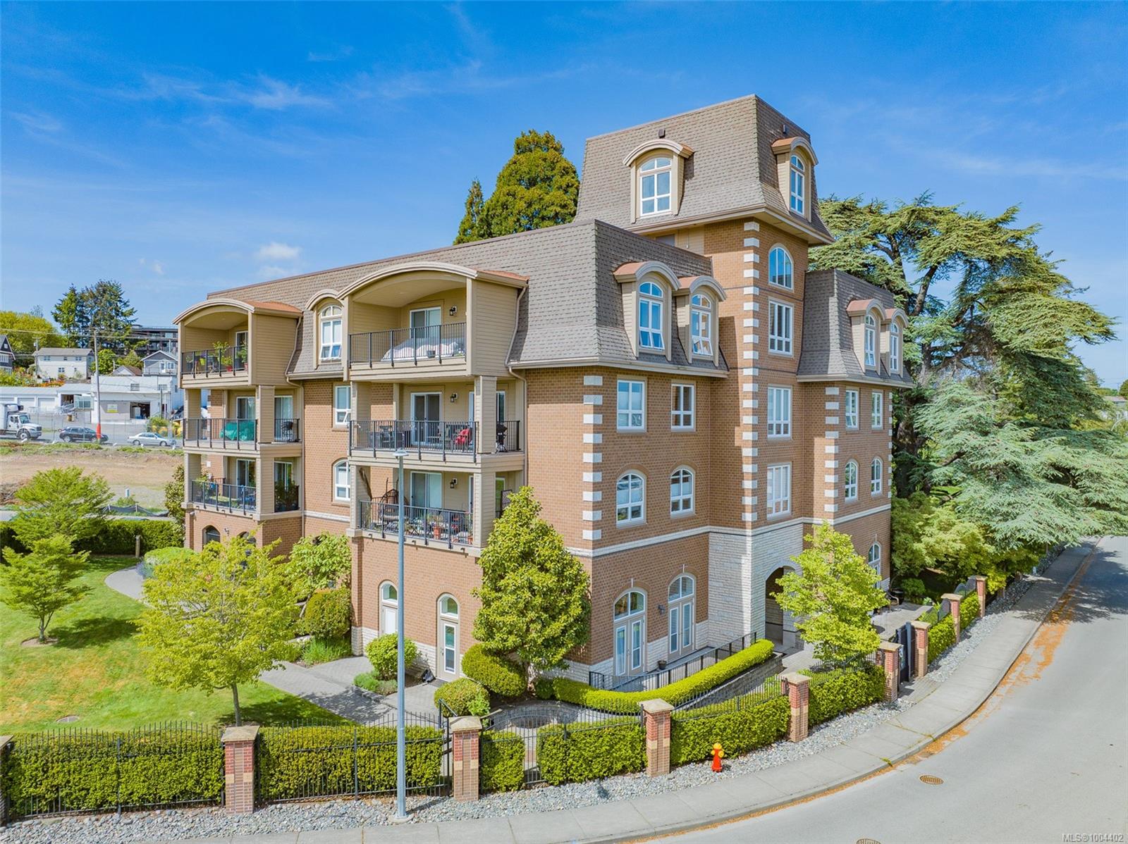 104 Esplanade St Apt 304, Nanaimo, BC V9R 0G6