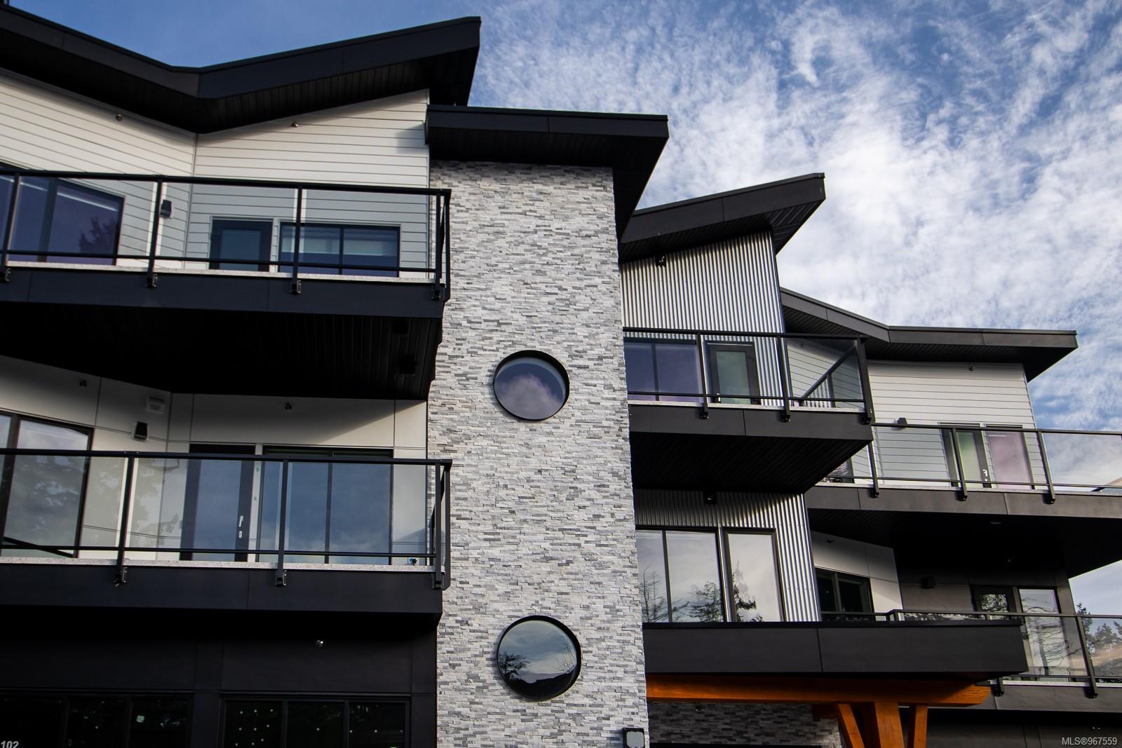 4474 Wellington Rd Apt 301, Nanaimo, BC V9T 2H3