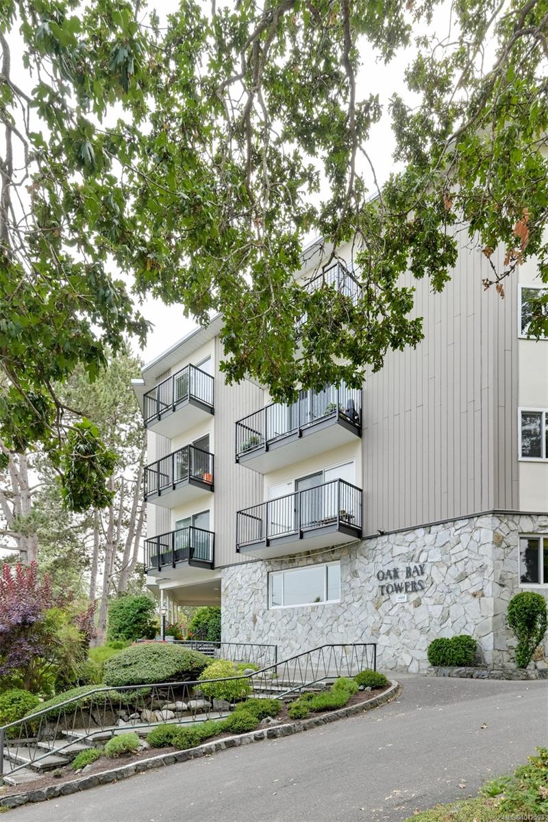 1400 Newport Ave Apt 110, Oak Bay, BC V8S 5A3