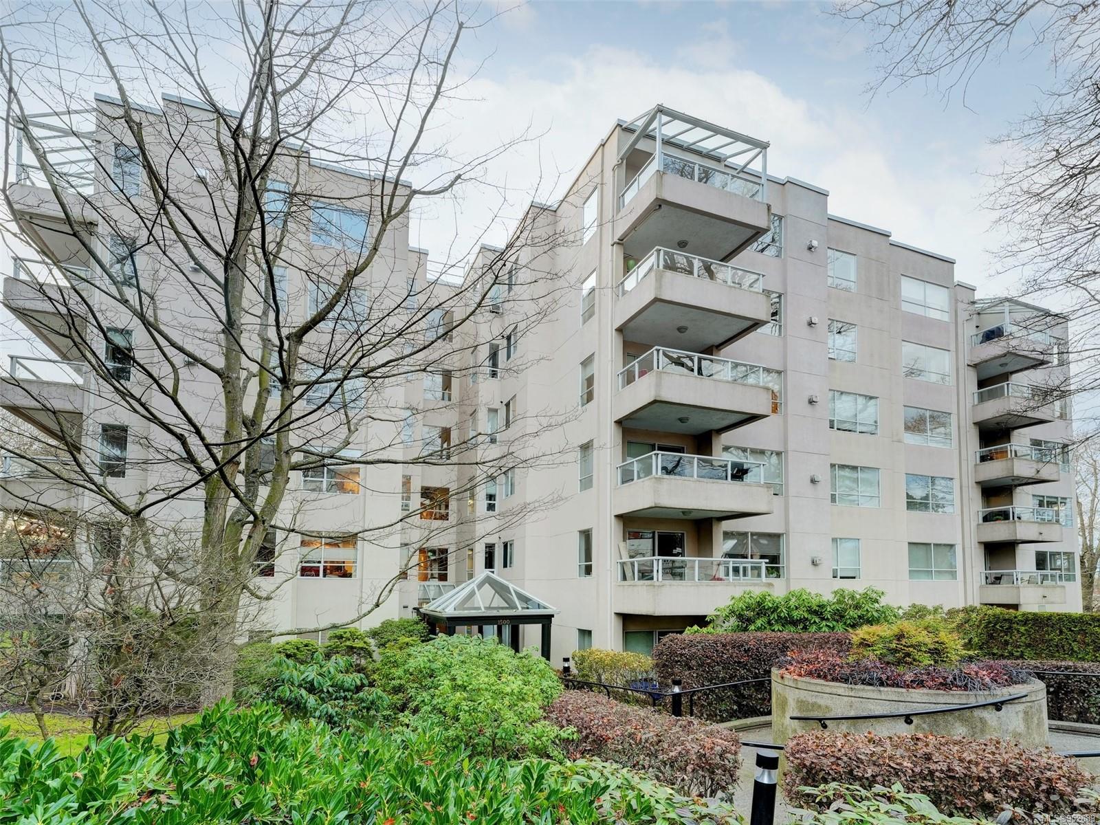 1500 Elford St Apt 404 St #APT 404, Victoria, BC V8R 3X8