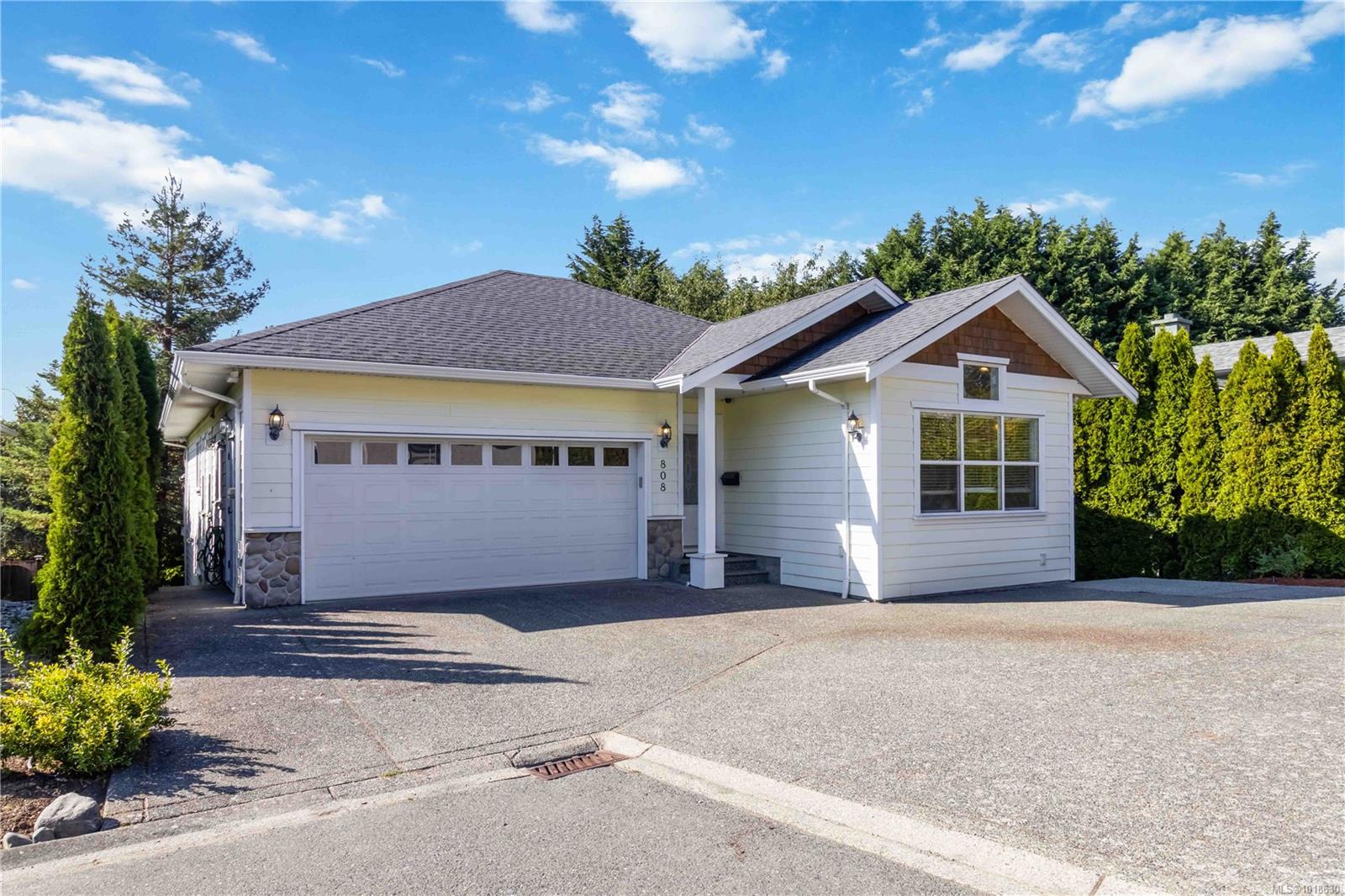 808 Jagdeep Pl, Saanich, BC V8X 2N3