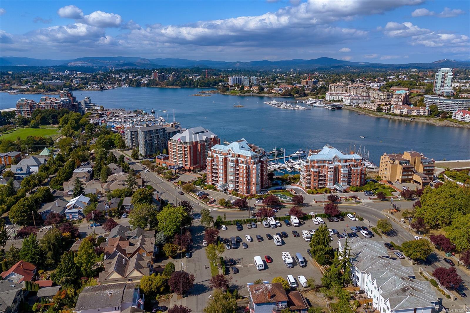 630 Montreal St Apt 903, Victoria, BC V8V 4Y2