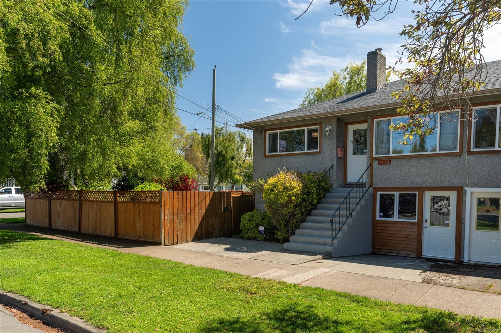 1451 Brooke St, Victoria, BC V8S 1M4