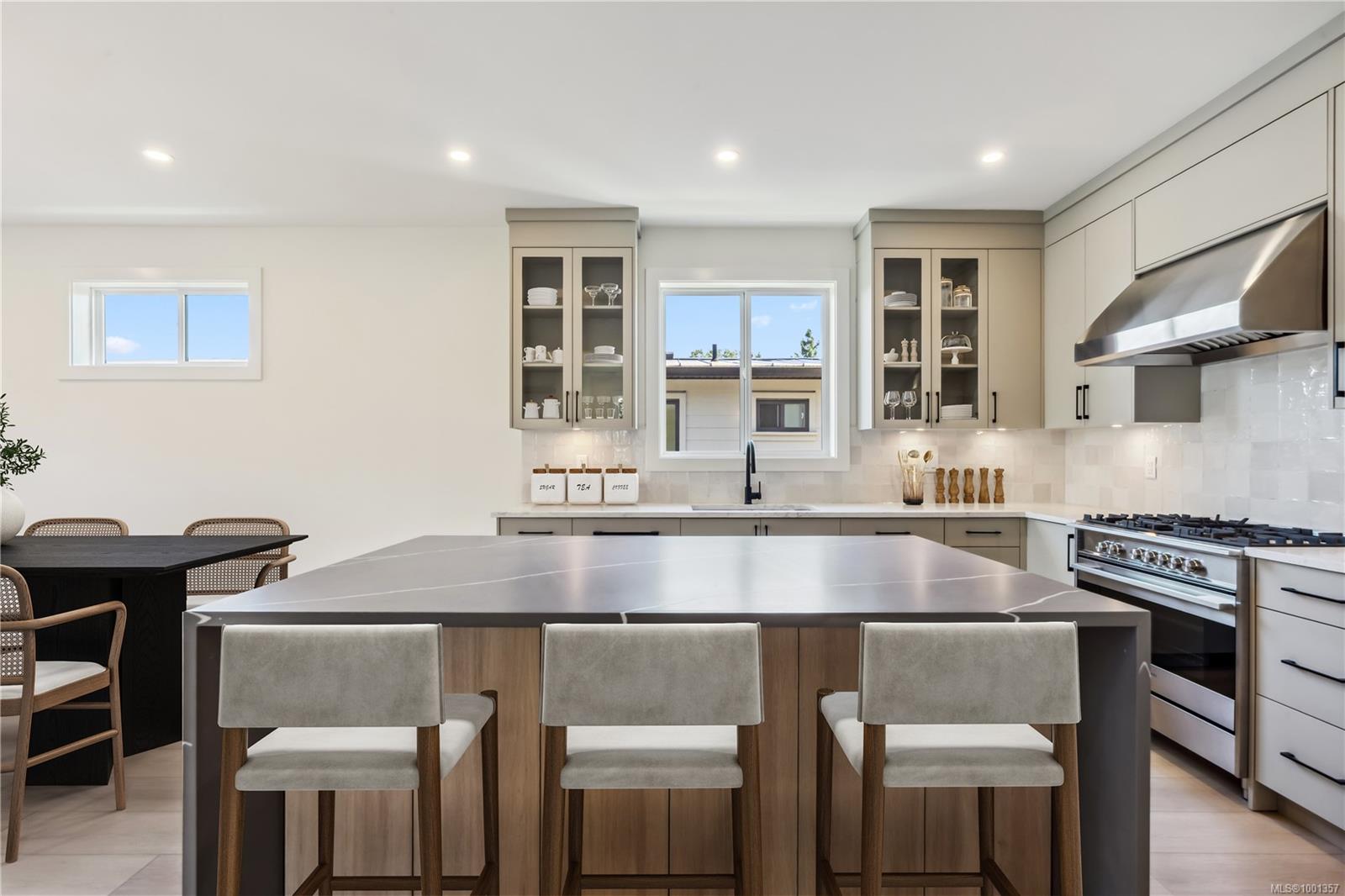 950 Tulip Ave, Saanich, BC V8Z 2P7