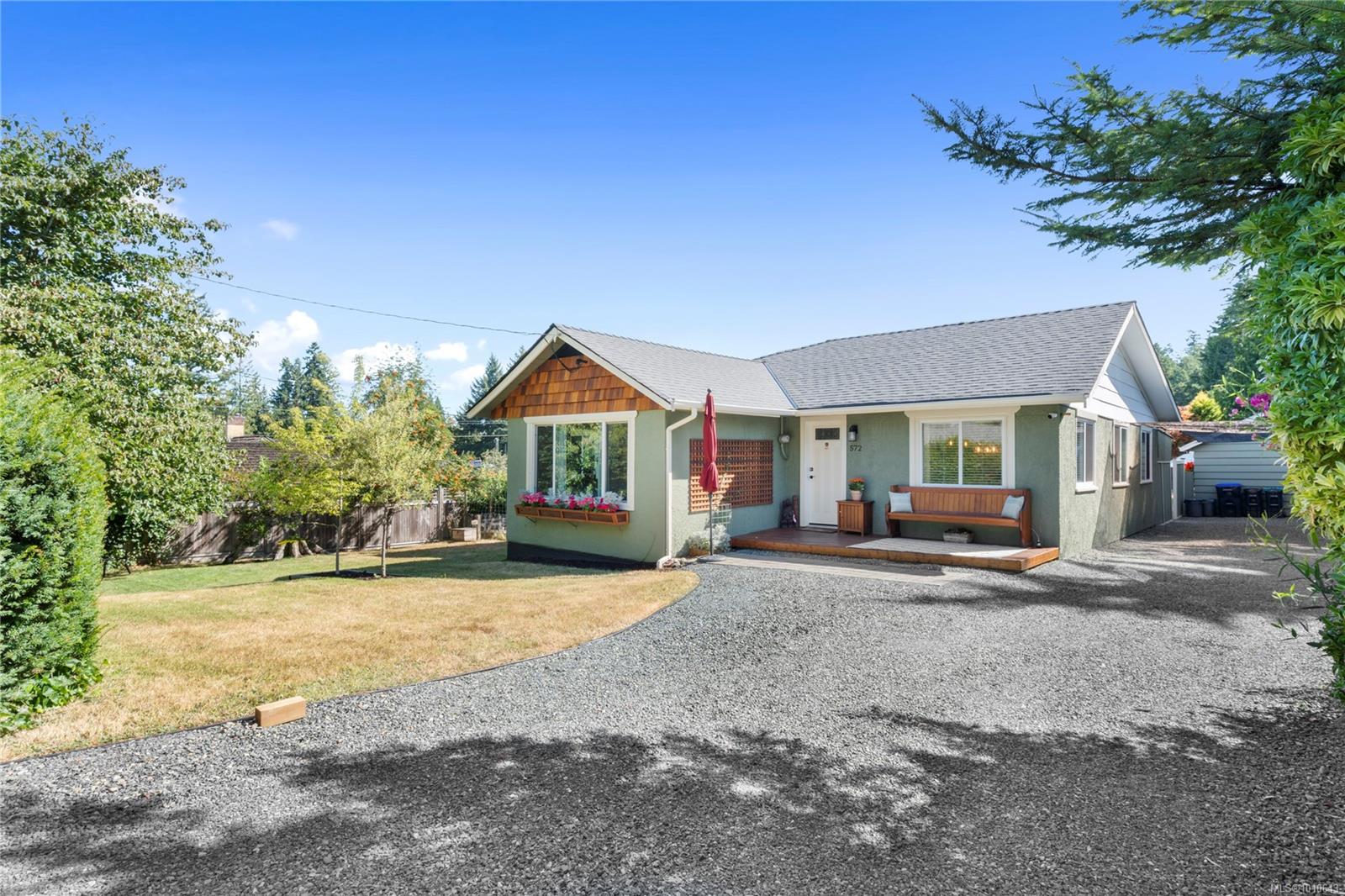572 Berwick Rd, Qualicum Beach, BC V9K 1L1
