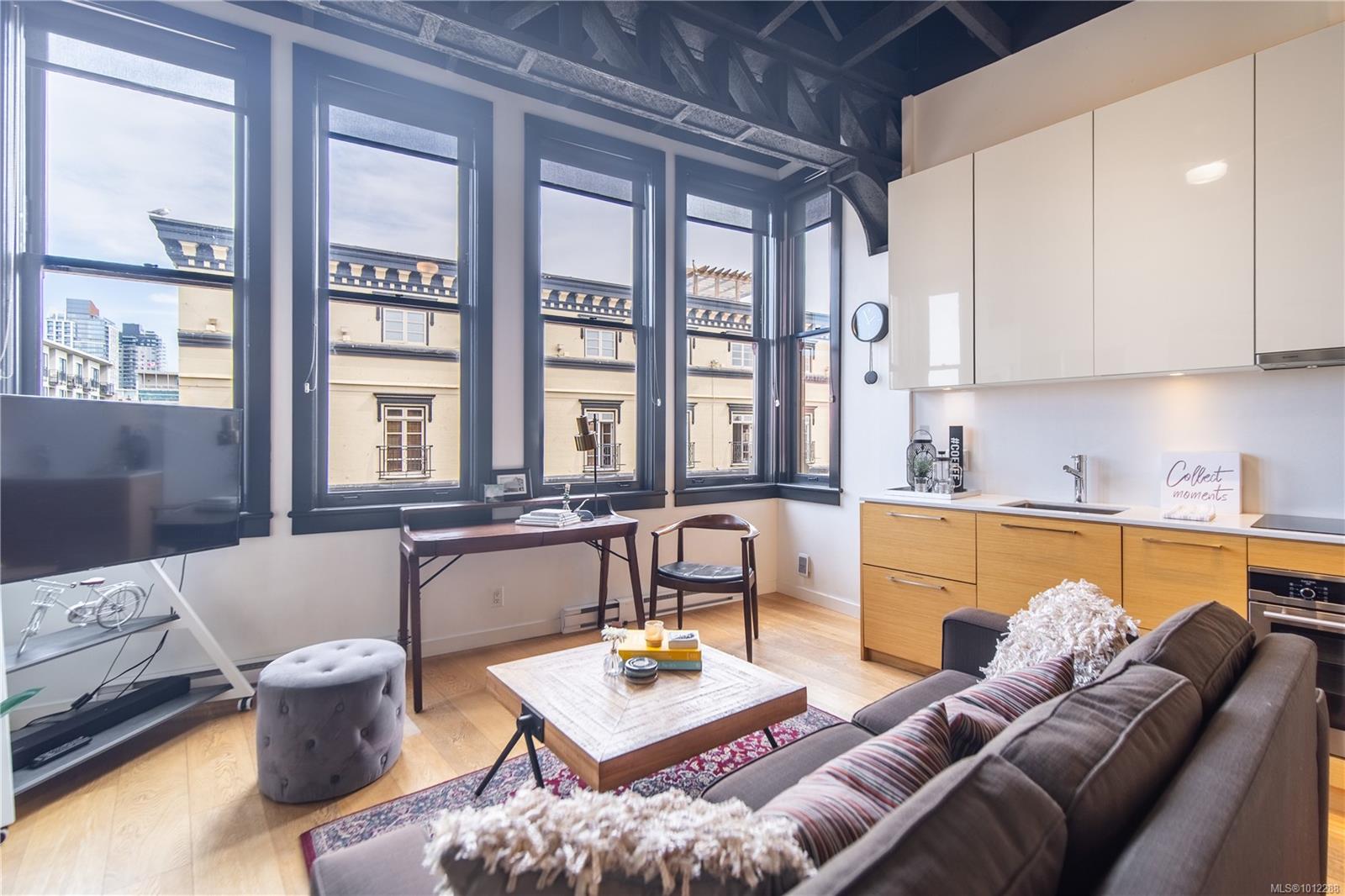 1610 Store St Apt 327, Victoria, BC V8W 0E3