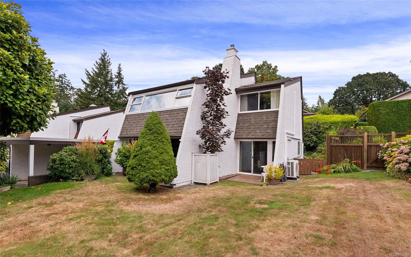 5951 Lakes Rd Apt 23, Duncan, BC V9L 3M9