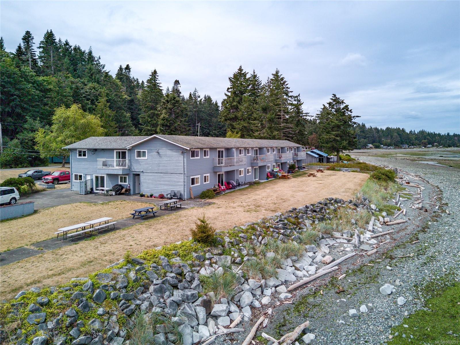 5730 Coral Rd Apt 11, Courtenay, BC V9J 1W9