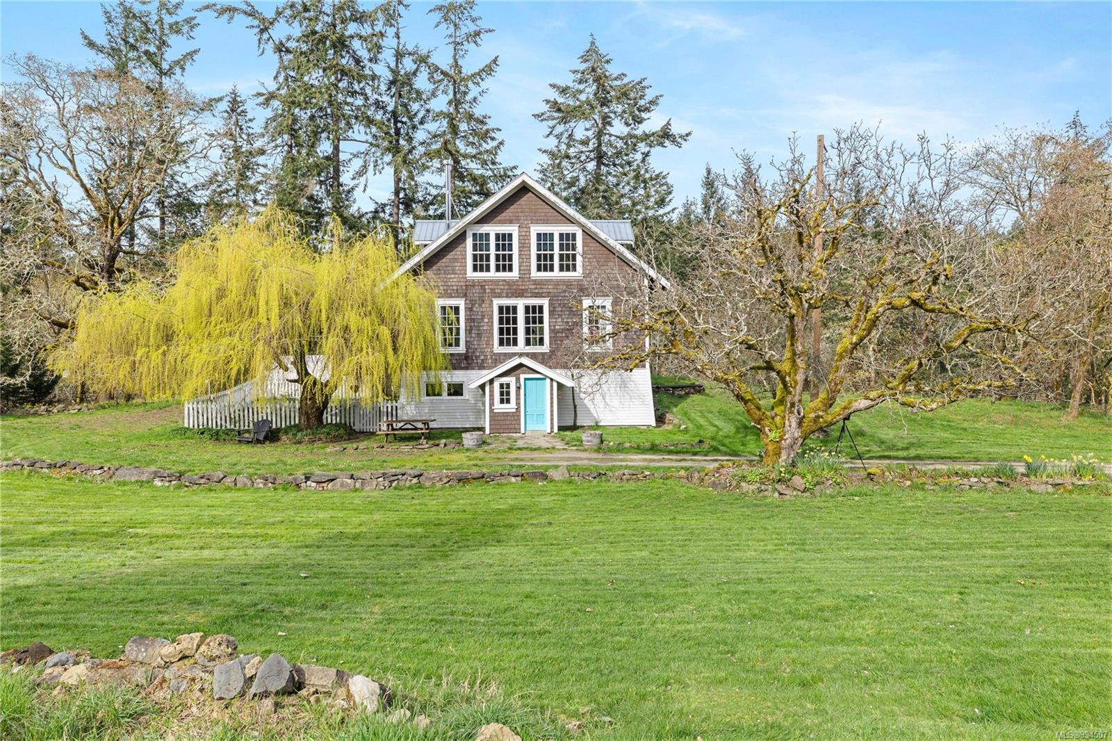 301 Epron Rd, Salt Spring, BC V8K 2B4