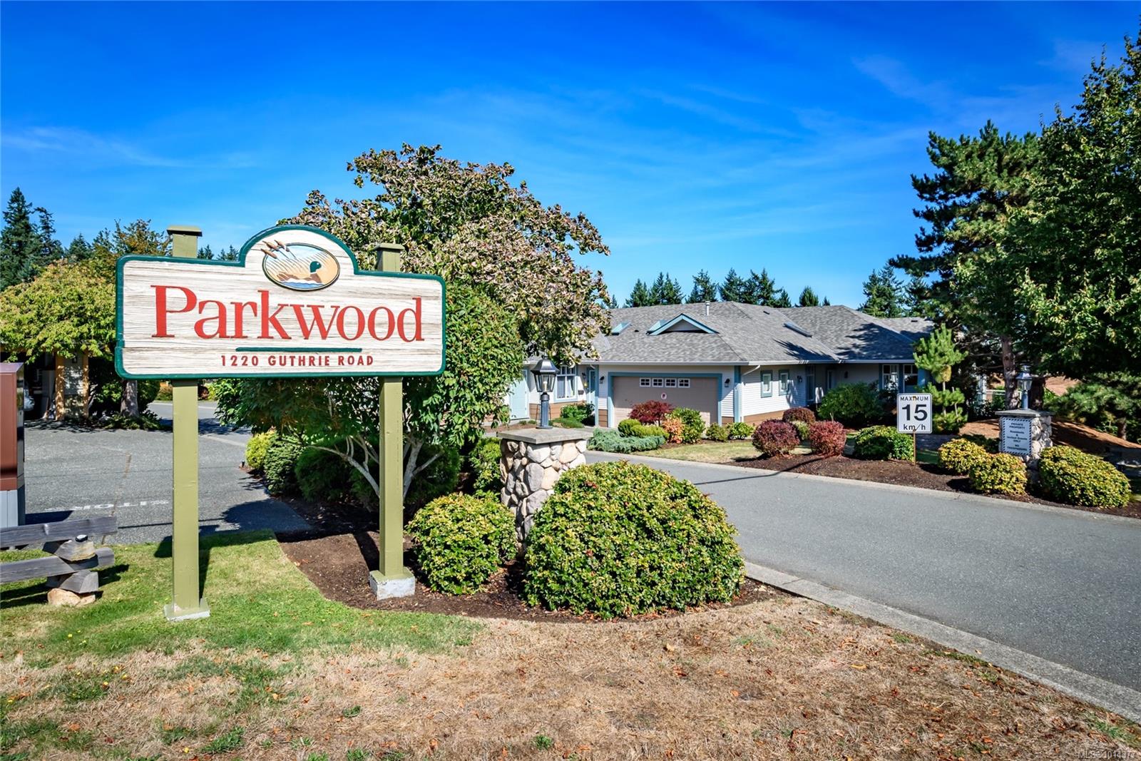 1220 Guthrie Rd Apt 15, Comox, BC V9M 4A6