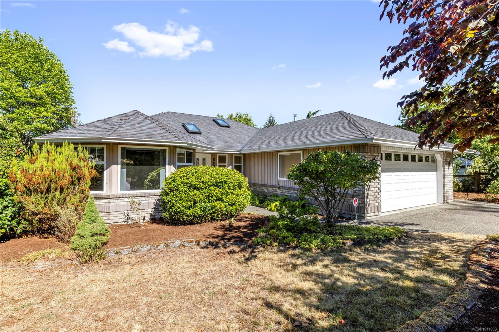 560 Country Club Dr, Qualicum Beach, BC V9K 2J9