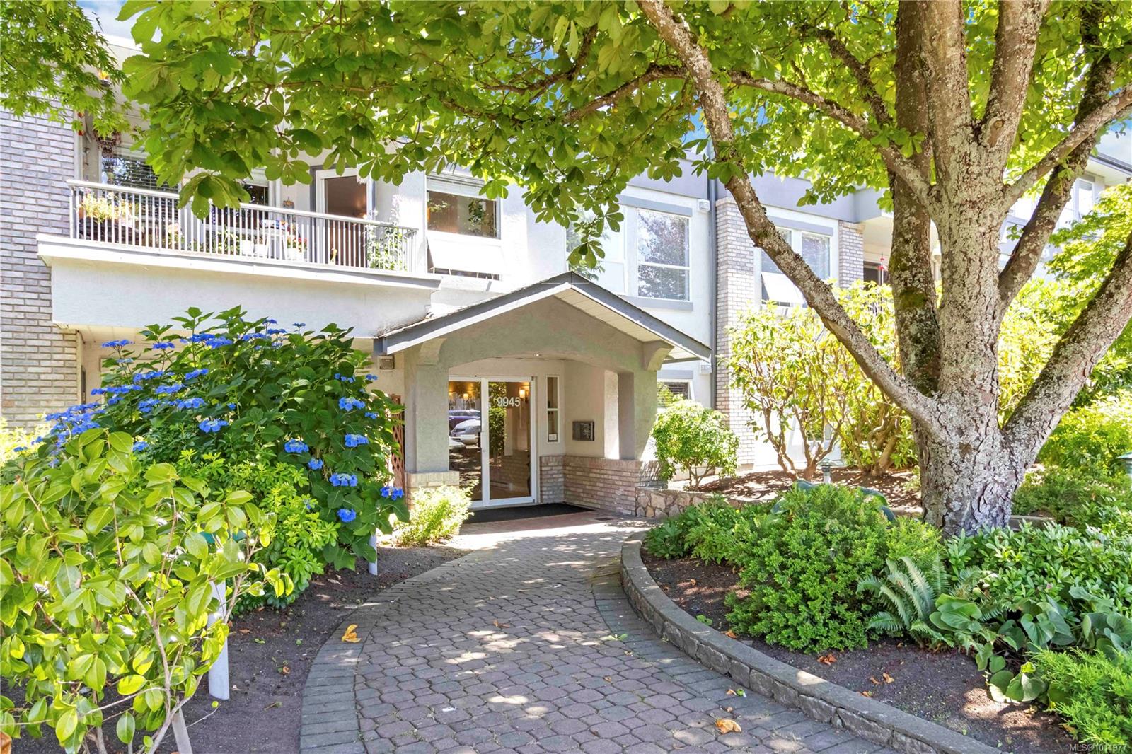9945 Fifth St Apt 205, Sidney, BC V8L 2X6