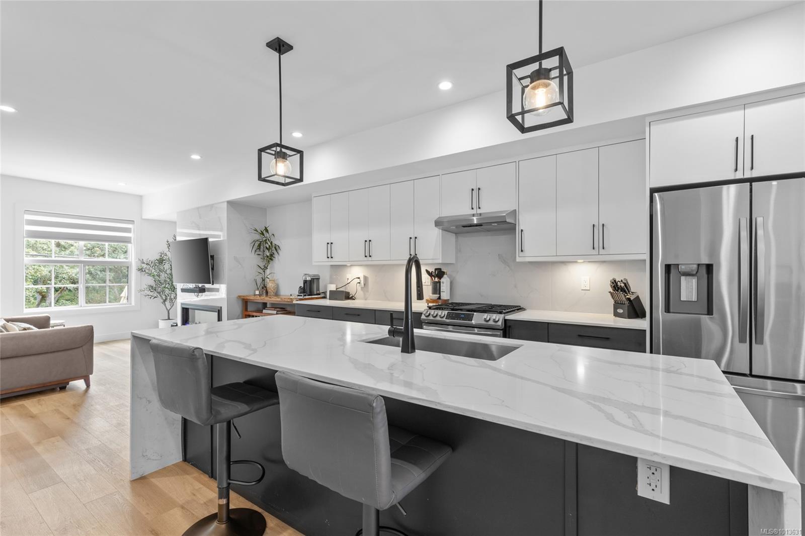 624 Strandlund Ave Apt 103, Langford, BC V9B 3E9