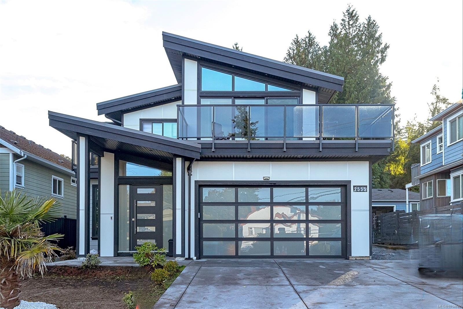 2555 Sinclair Rd, Saanich, BC V8N 1B7