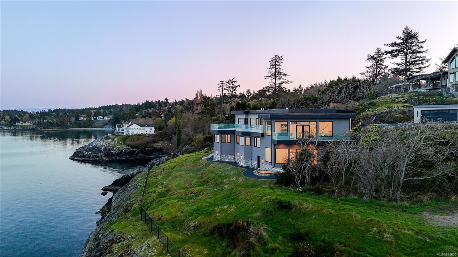 4351 Gordon Head Rd, Saanich, BC V8X 5J2