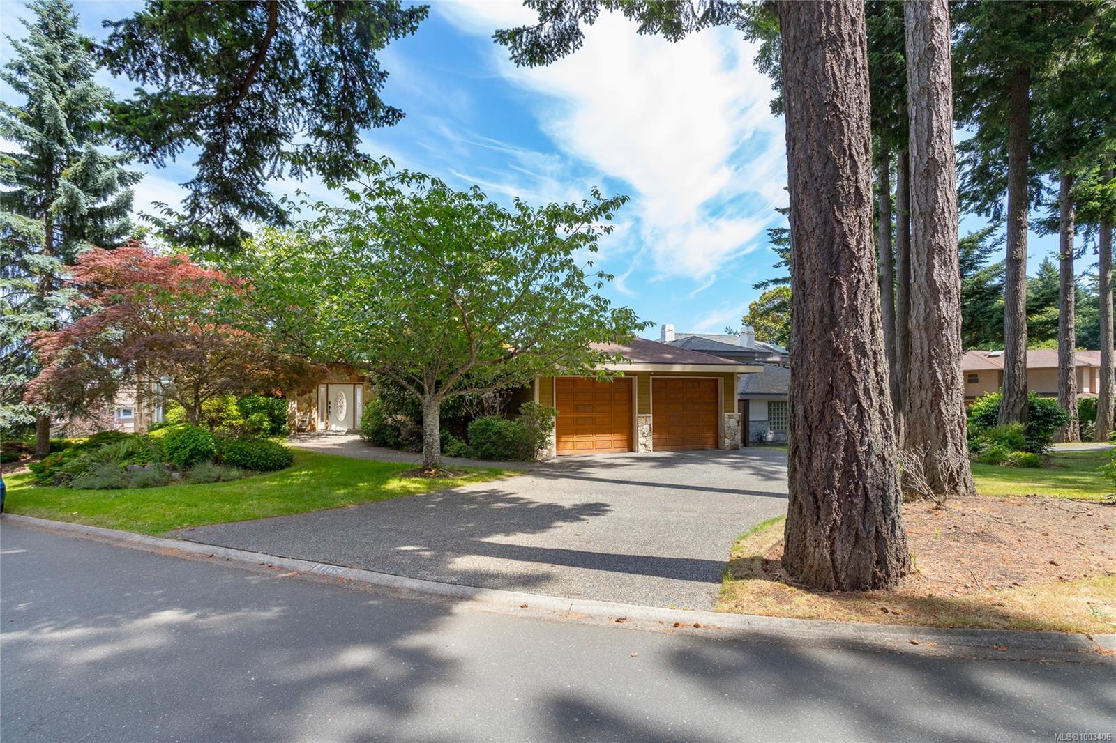 4405 Moonlight Ln, Saanich, BC V8N 6K7