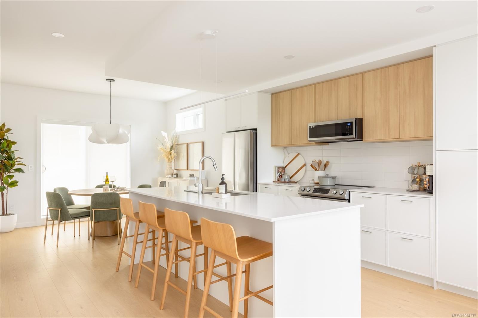 3450 Whittier Ave, Saanich, BC V8Z 3R2