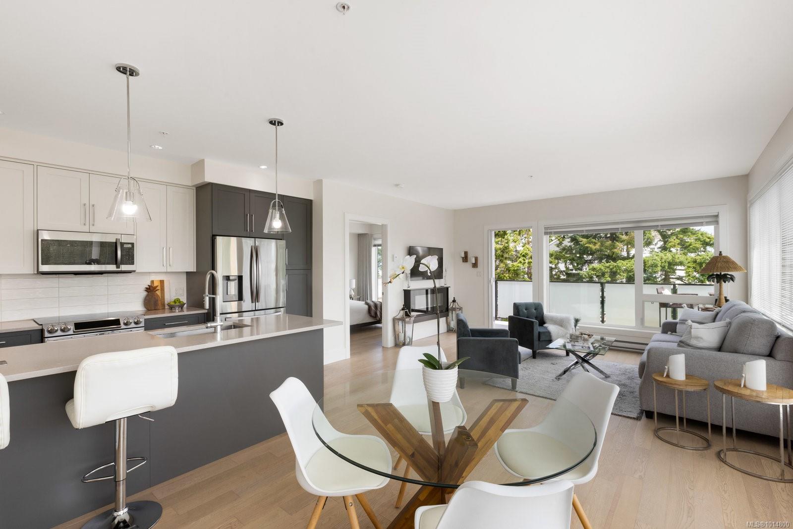 2526 Bevan Ave Apt 303, Sidney, BC V8L 1W3