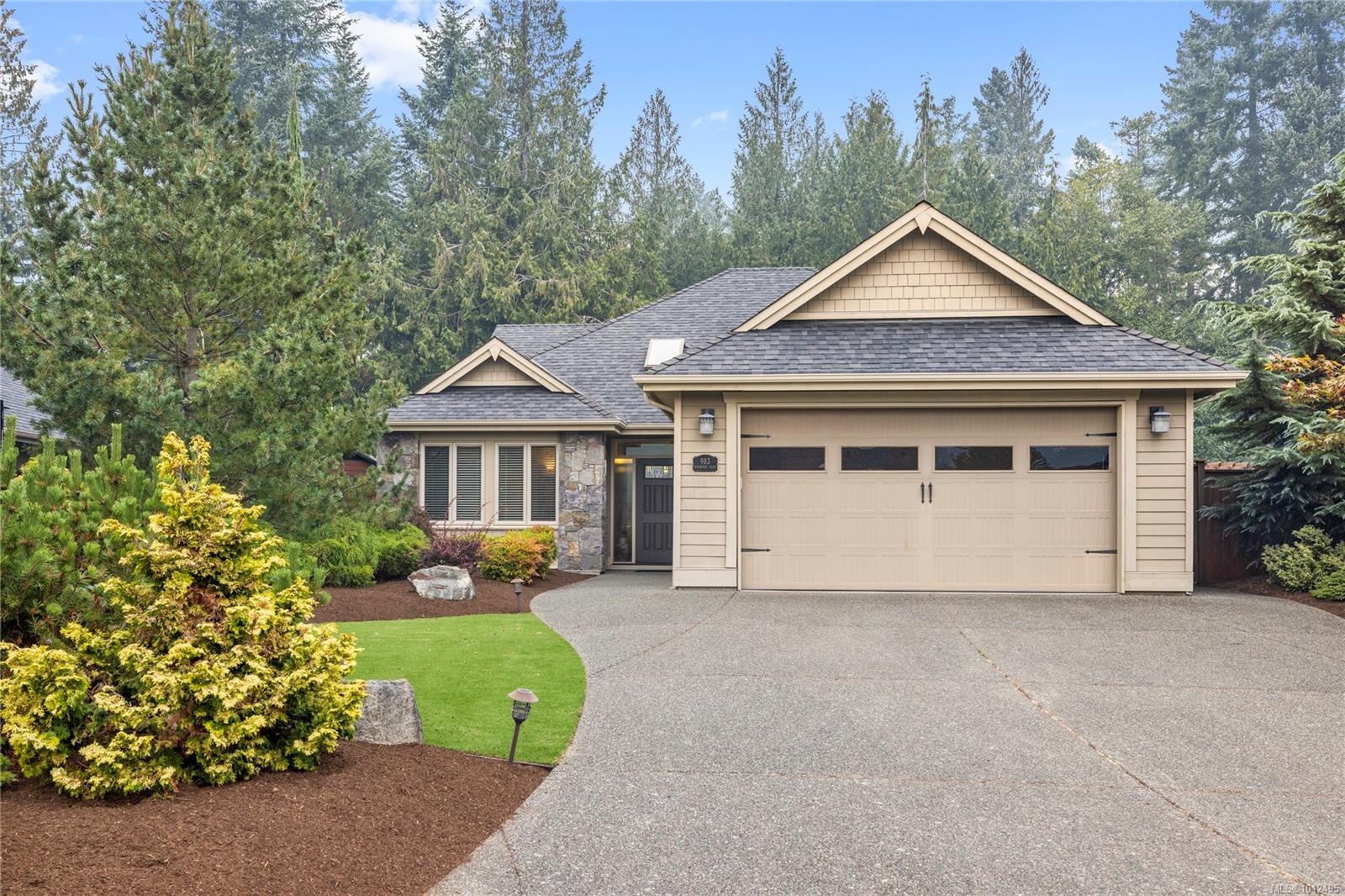 983 Windridge Pl, French Creek, BC V9P 1T1
