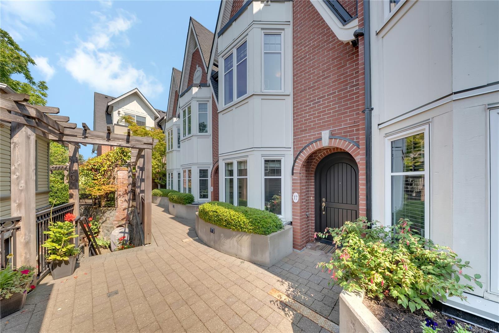 675 Superior St Apt 17, Victoria, BC V8V 1V1