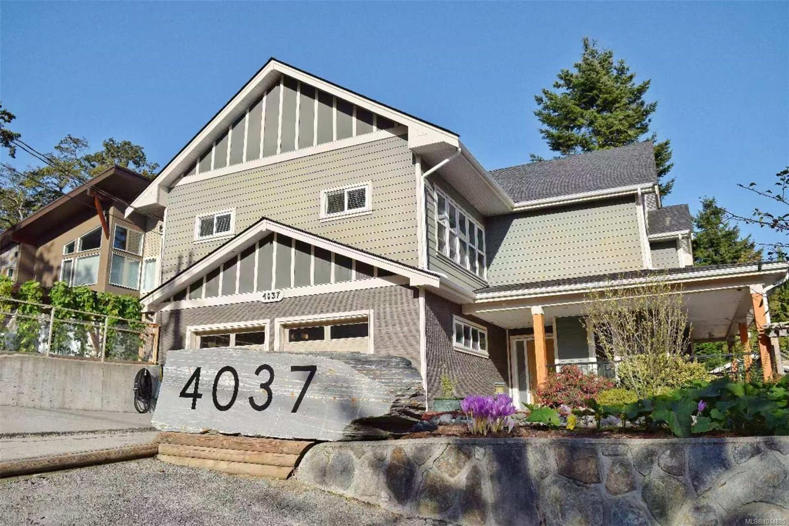 4037 Nelthorpe St, Saanich, BC V8X 2A2